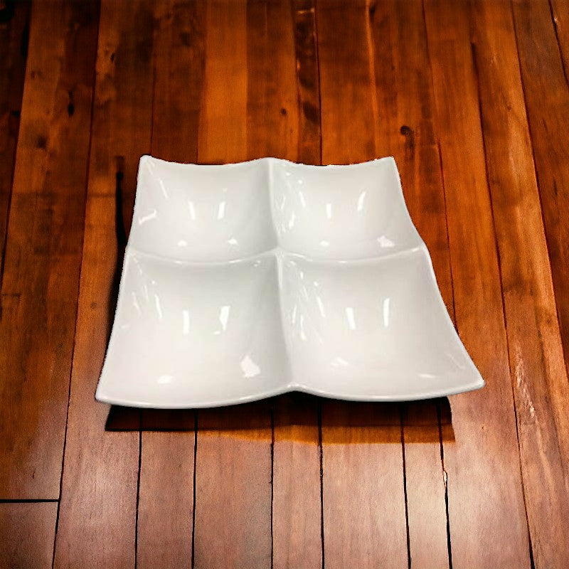ニューボーン四ツ仕切り角皿（約16cm） - ダイソーネットストア