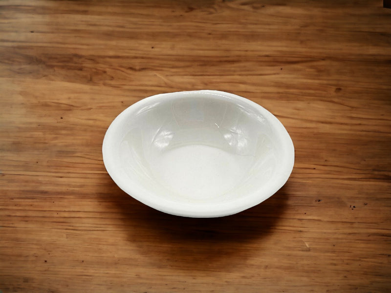 白食器渕反り皿（ニューボン、約１３．５ｃｍ）