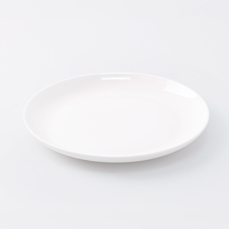 ボーンチャイナ平皿（底面が広くて使いやすい）17．8cm - 100均
