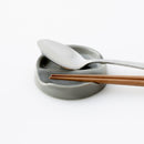 お箸とカトラリーがおける美濃焼の豆皿（グレー）