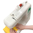 ポリエステルミシン糸　（赤、＃５０）