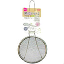 鍋にかかる手付ざる（粗目、すくい網）